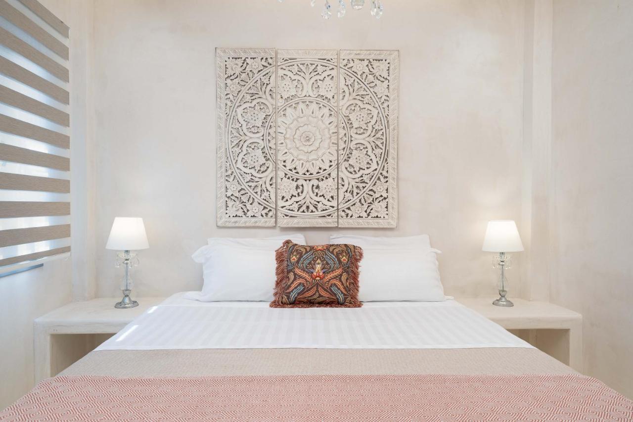 Thousand Stars Suites&Rooms คามารี ภายนอก รูปภาพ