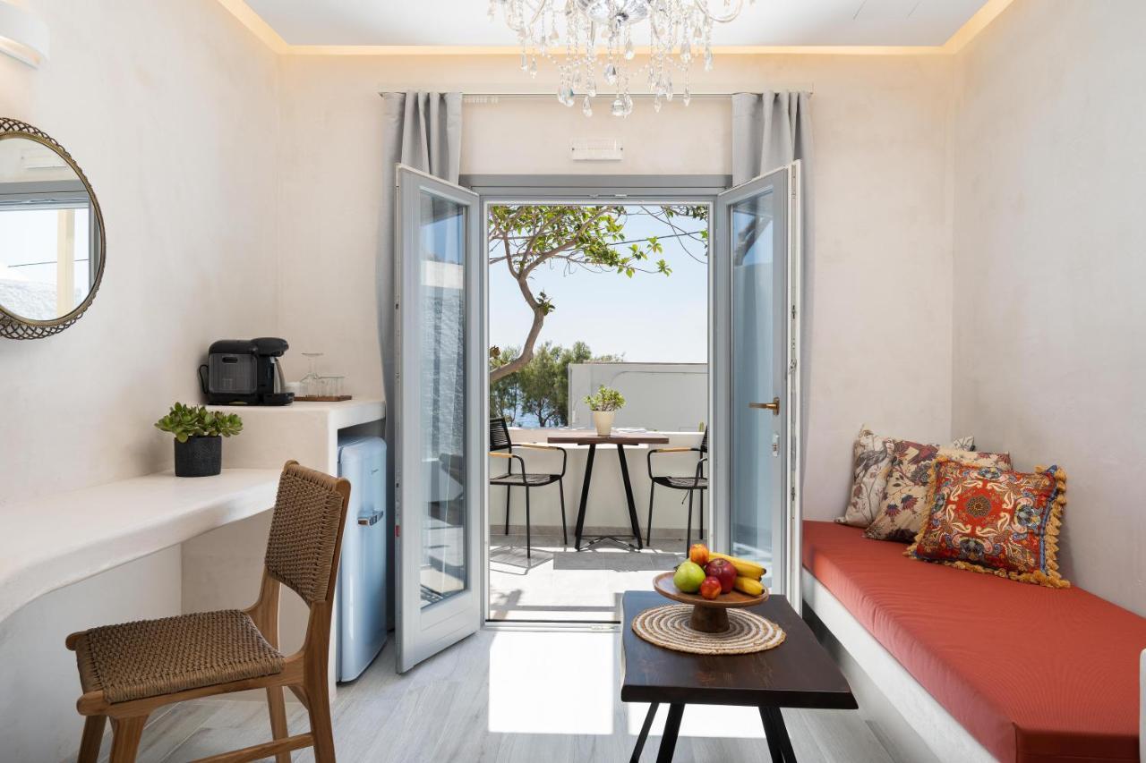 Thousand Stars Suites&Rooms คามารี ภายนอก รูปภาพ