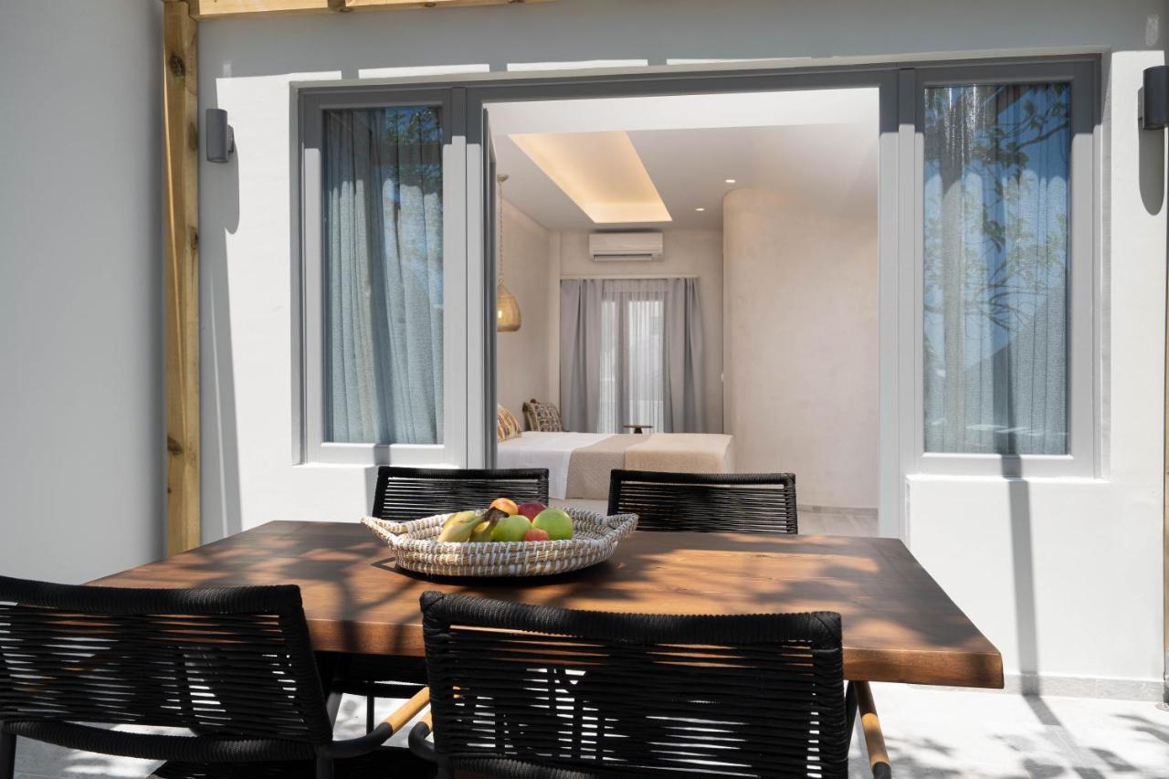Thousand Stars Suites&Rooms คามารี ภายนอก รูปภาพ