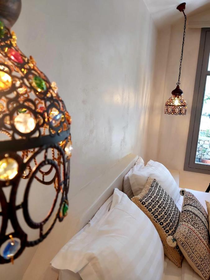Thousand Stars Suites&Rooms คามารี ภายนอก รูปภาพ